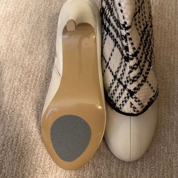 Hot in Hollywood Womens Winter White Booties with Spat Covers, Size 7.5M - Picture 4 of 16